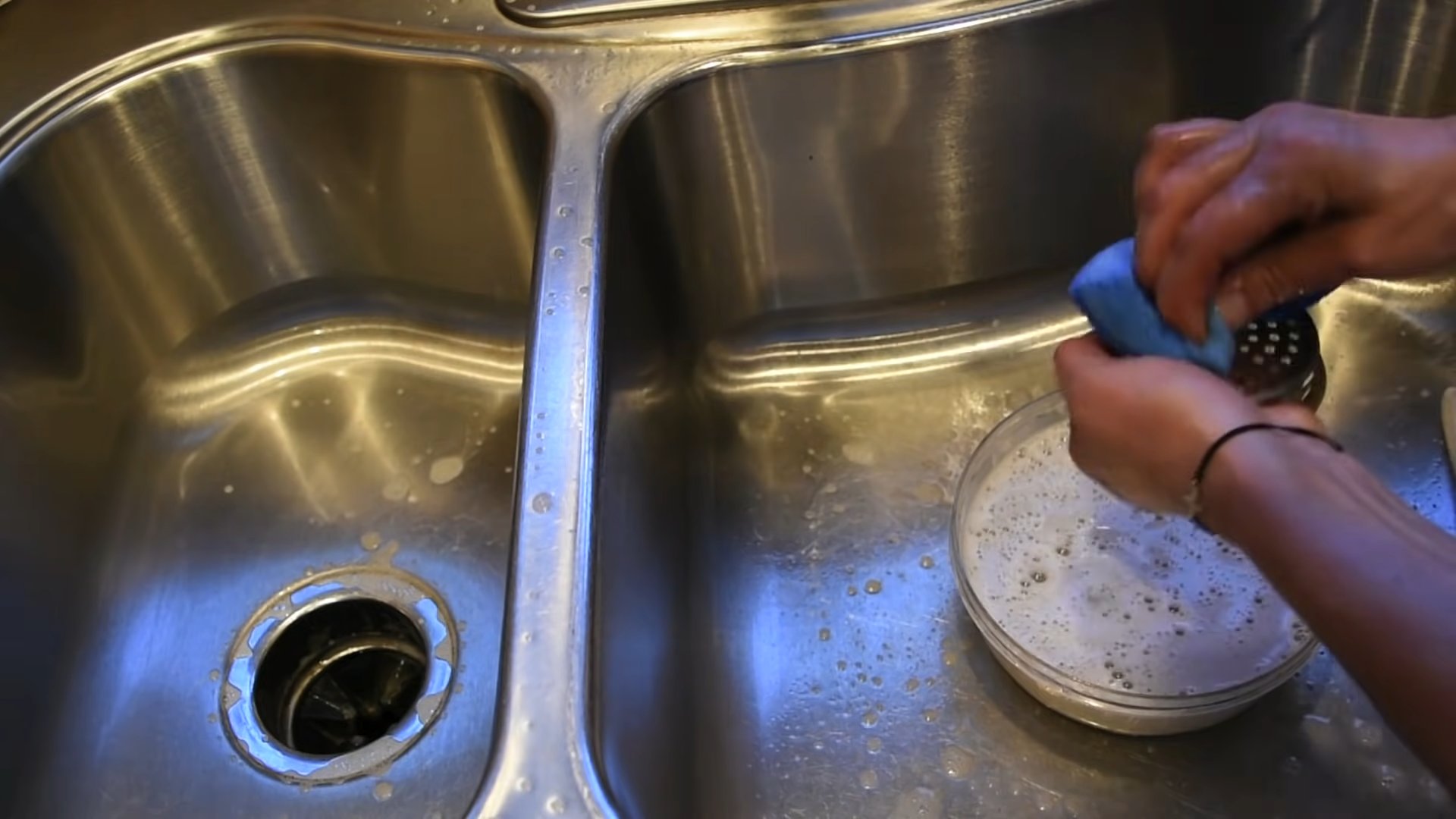 Sparkling sink cleaning tips